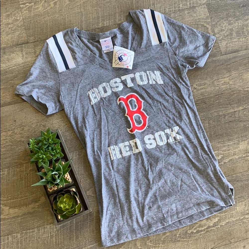 Boston Red Sox V-Neck Tee - size M